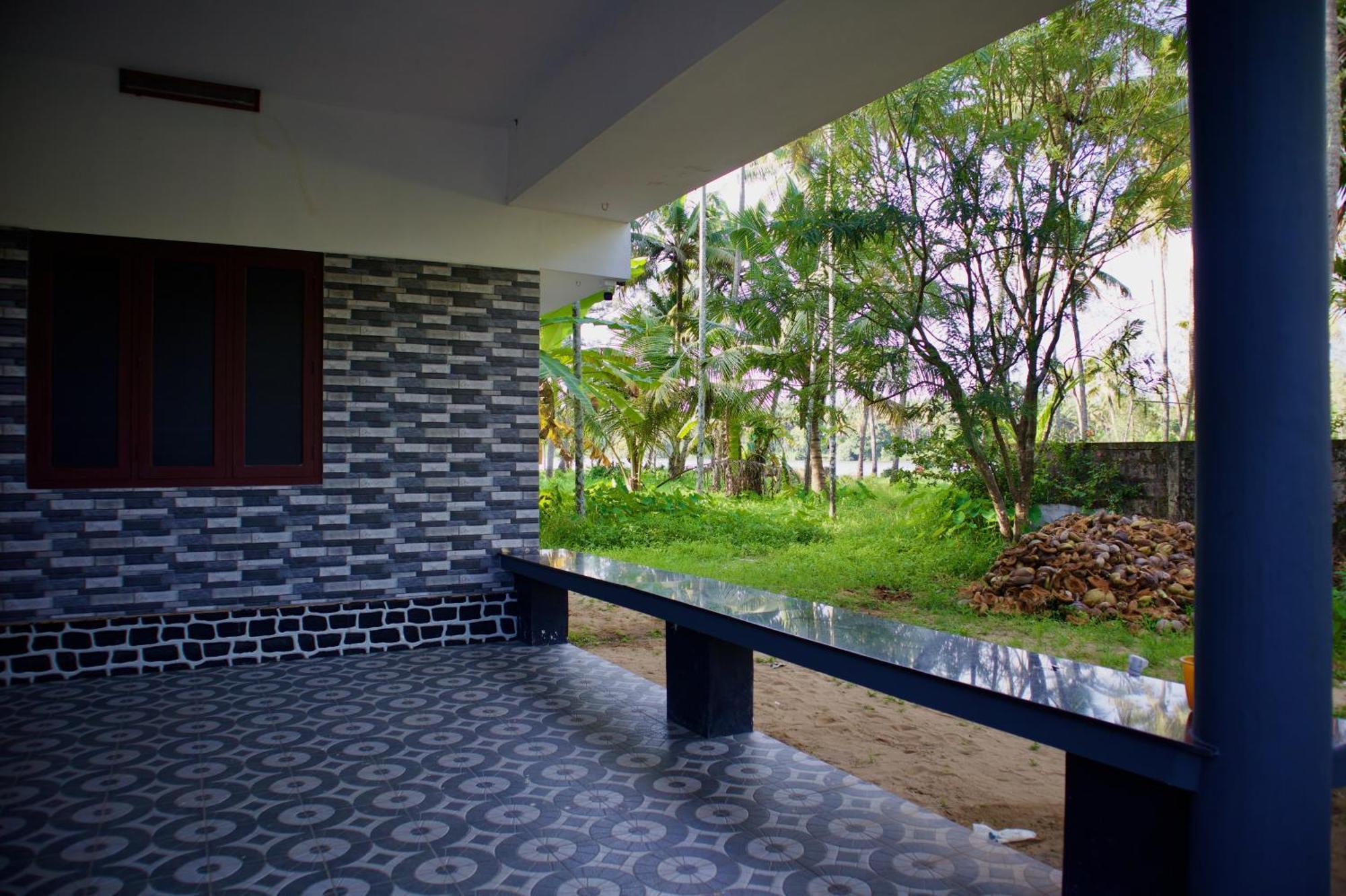 Ambili Riverfront Villa With Party Hall Irimbranallur Eksteriør bilde