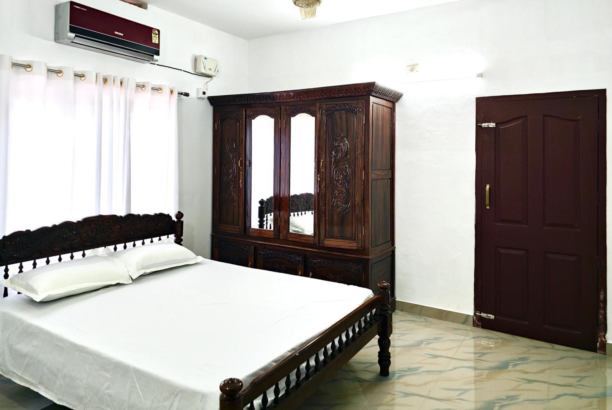 Ambili Riverfront Villa With Party Hall Irimbranallur Eksteriør bilde