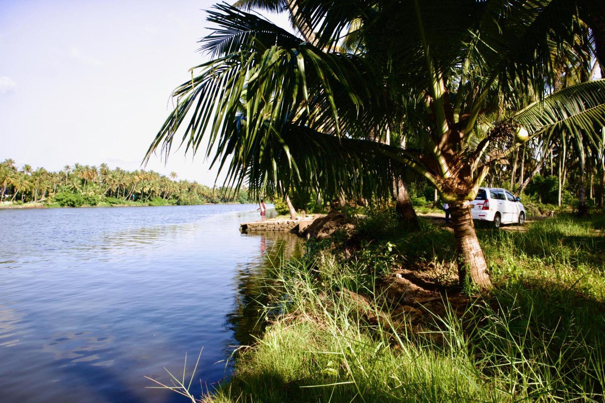 Ambili Riverfront Villa With Party Hall Irimbranallur Eksteriør bilde